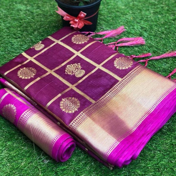 Handloom Silk Saree in Burgundy - Picture 1 of 4